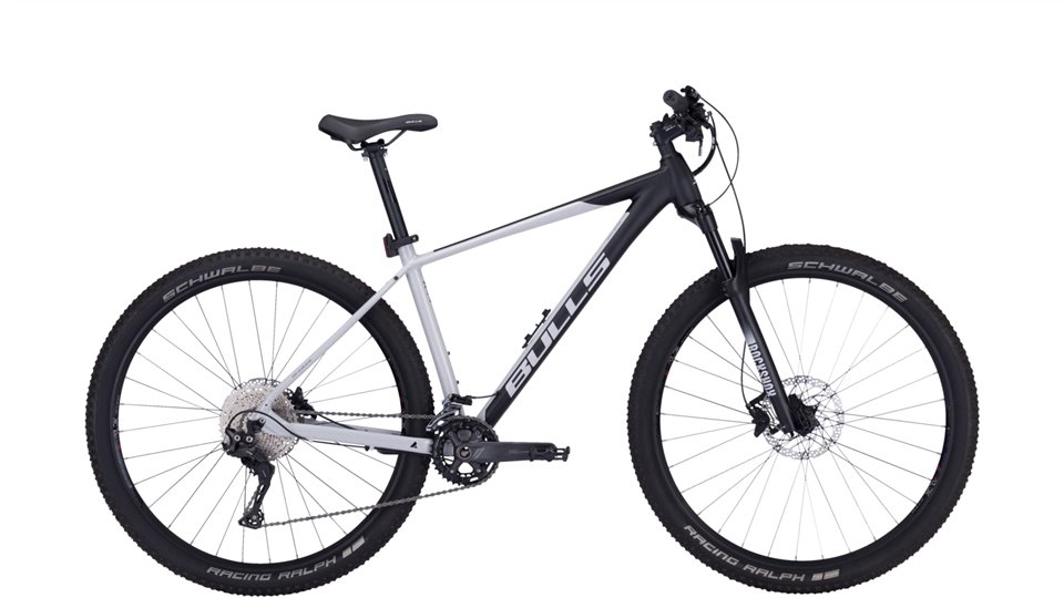 lichtgewicht Copperhead aluminium frame met internally routed kabels.
SHIMANO Deore/Deore XT 22-speed gears.
RockShox suspension fork met remote lockout.
