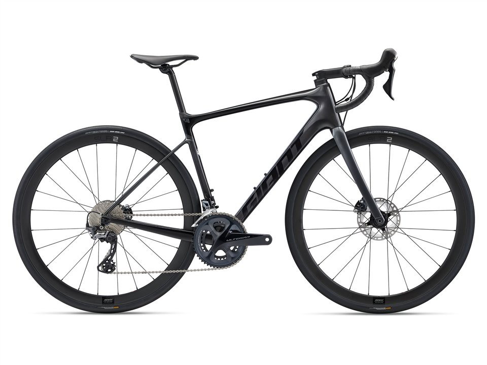 Allround racefiets met fullcarbon frame, Shimano Ultegra groep en Carbon wielen.
